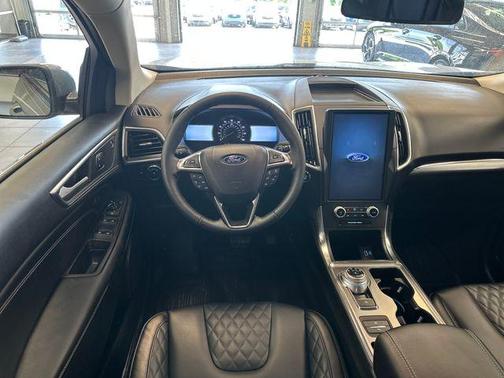 Iconic Silver Metallic 2024 Ford Edge Titanium