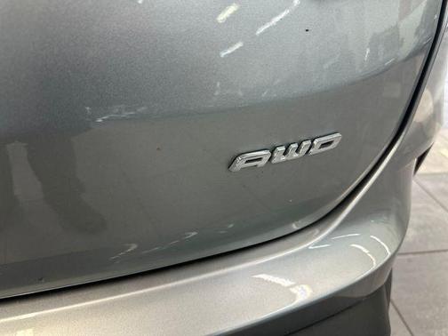 Iconic Silver Metallic 2024 Ford Edge Titanium