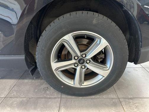 Agate Black Metallic 2023 Ford Edge SEL