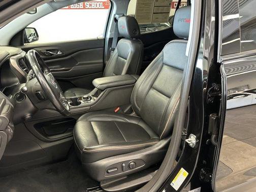 2022 GMC Acadia AT4