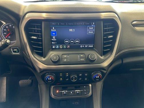 2022 GMC Acadia AT4