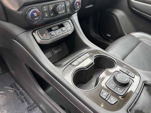 2022 GMC Acadia AT4