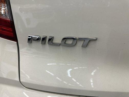 White Diamond Pearl 2019 Honda Pilot EX