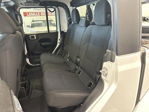 2022 Jeep Gladiator Sport