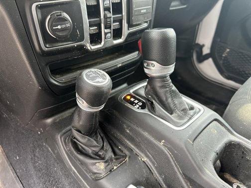 2022 Jeep Gladiator Sport