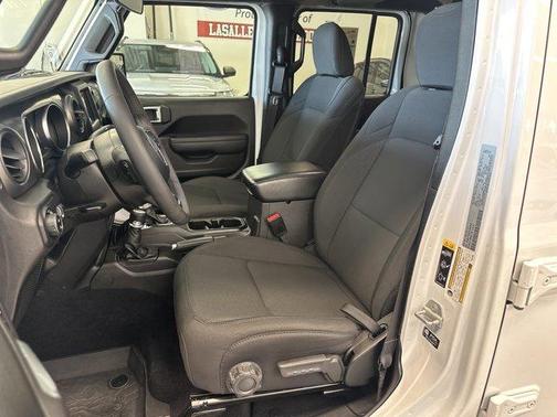 2023 Jeep Gladiator Sport