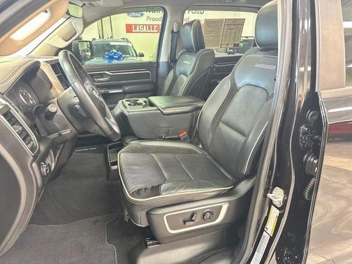 Diamond Black 2019 RAM 1500 Laramie