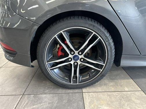 Magnetic 2015 Ford Focus ST Base