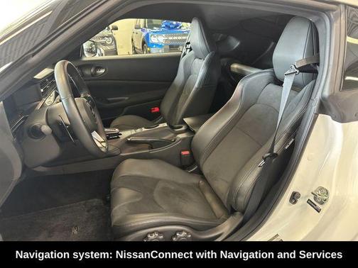 2t Wht Blk Roof 2024 Nissan Z Performance