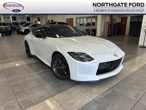 2t Wht Blk Roof 2024 Nissan Z Performance