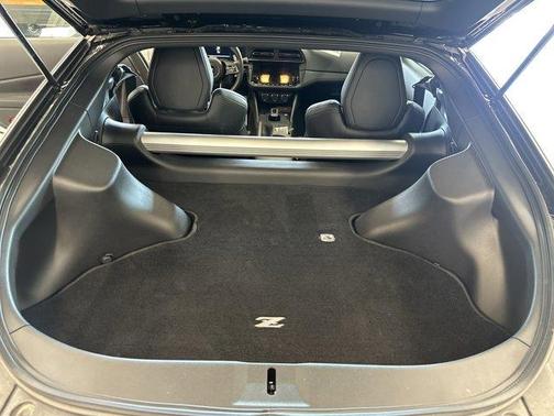 2t Wht Blk Roof 2024 Nissan Z Performance