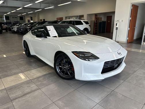 2t Wht Blk Roof 2024 Nissan Z Performance