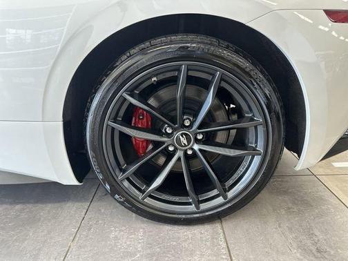 2t Wht Blk Roof 2024 Nissan Z Performance