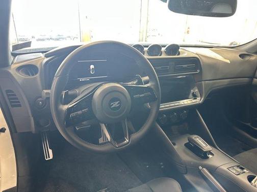 2t Wht Blk Roof 2024 Nissan Z Performance