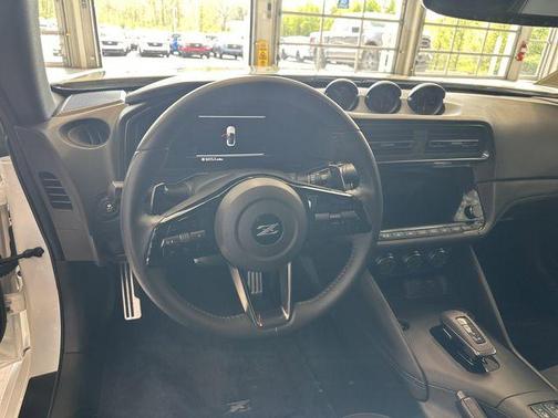 2t Wht Blk Roof 2024 Nissan Z Performance