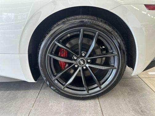 2t Wht Blk Roof 2024 Nissan Z Performance