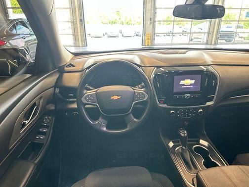 Mosaic Black Metallic 2020 Chevrolet Traverse LT Cloth