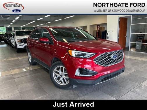 Rapid Red Metallic Tinted Clearcoat 2023 Ford Edge SEL