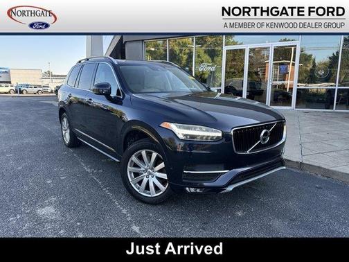 2016 Volvo XC90 T6 Momentum