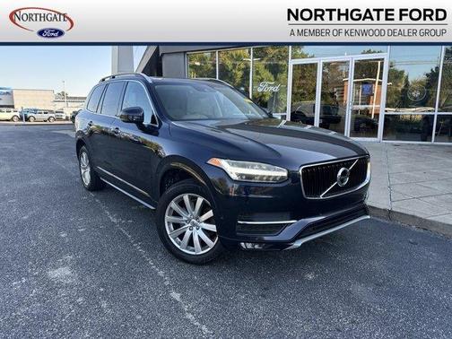 2016 Volvo XC90 T6 Momentum