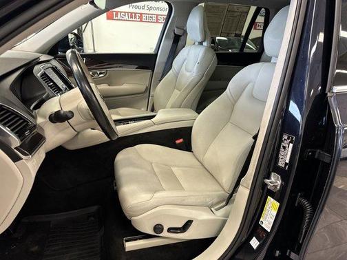 2016 Volvo XC90 T6 Momentum