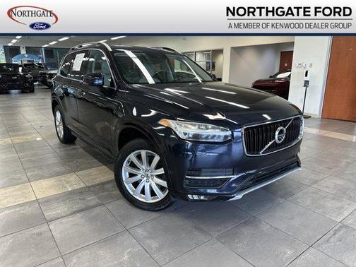 2016 Volvo XC90 T6 Momentum