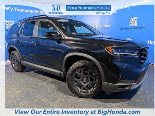 Crystal Black Pearl 2025 Honda Pilot TrailSport