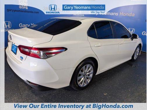 Super White 2018 Toyota Camry LE