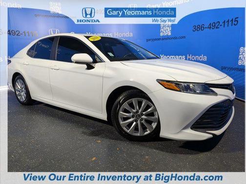 Super White 2018 Toyota Camry LE