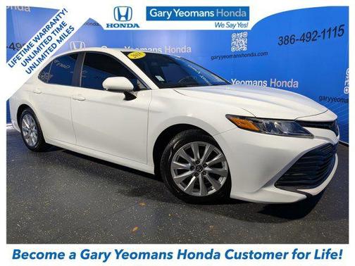 Super White 2018 Toyota Camry LE