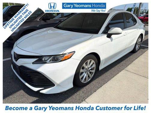 Super White 2018 Toyota Camry LE