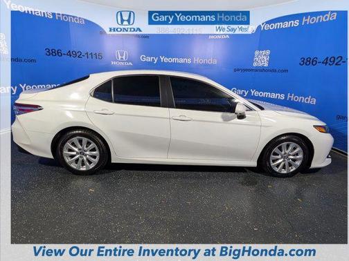 Super White 2018 Toyota Camry LE