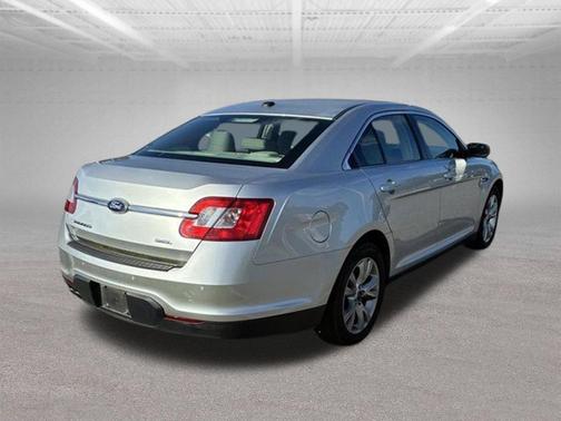Ingot Silver Metallic 2011 Ford Taurus SEL