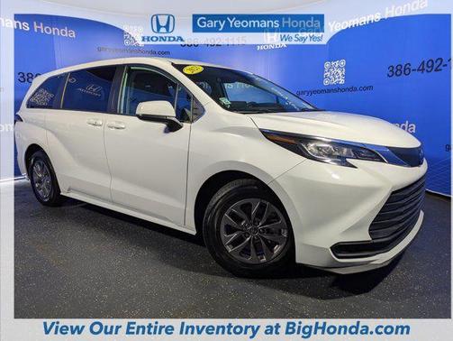 2023 Toyota Sienna LE