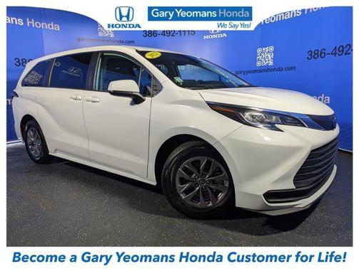 2023 Toyota Sienna LE