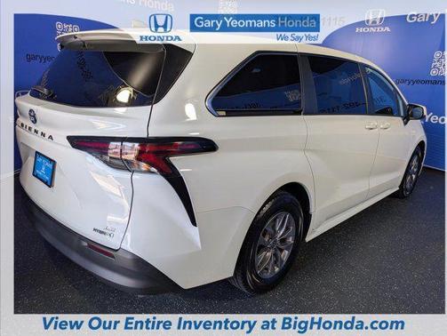 2023 Toyota Sienna LE