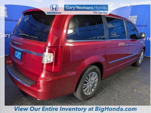 2013 Chrysler Town & Country Touring-L