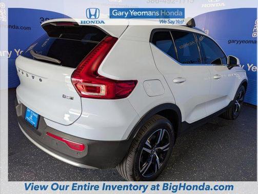 2024 Volvo XC40 B5 Core Bright Theme