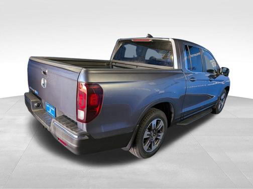 Modern Steel Metallic 2017 Honda Ridgeline RTL