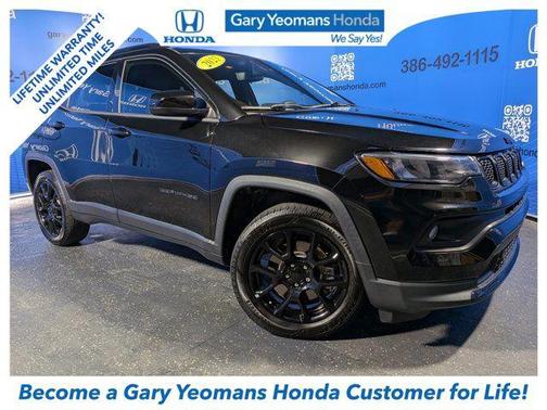 Diamond Black Crystal Pearlcoat 2023 Jeep Compass Latitude