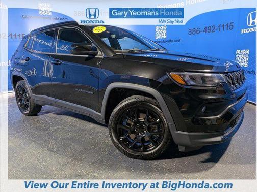 Diamond Black Crystal Pearlcoat 2023 Jeep Compass Latitude