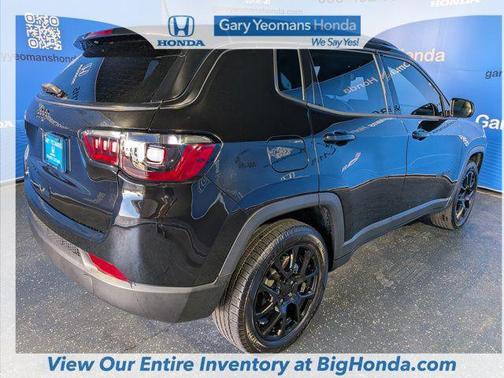 Diamond Black Crystal Pearlcoat 2023 Jeep Compass Latitude