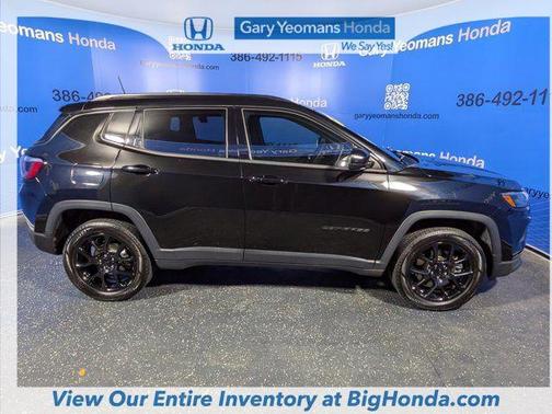 Diamond Black Crystal Pearlcoat 2023 Jeep Compass Latitude