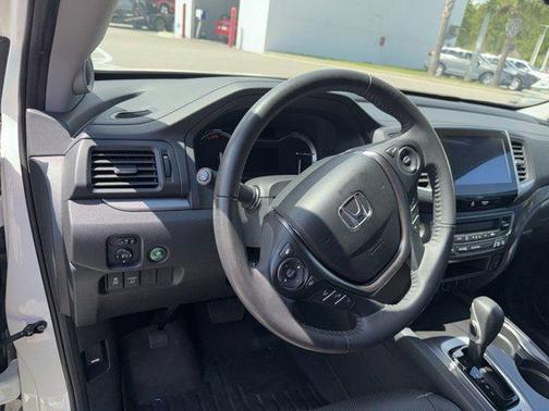 White Diamond Pearl 2018 Honda Ridgeline RTL