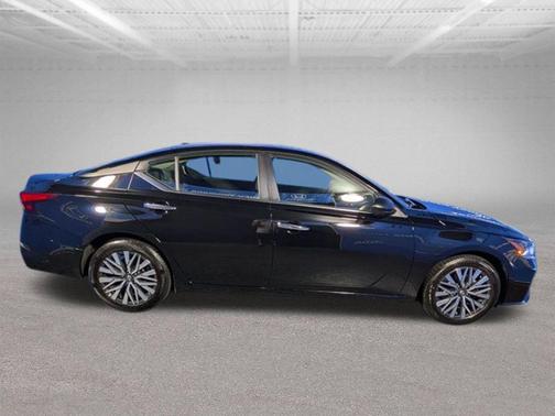 Super Black 2025 Nissan Altima 2.5 SV