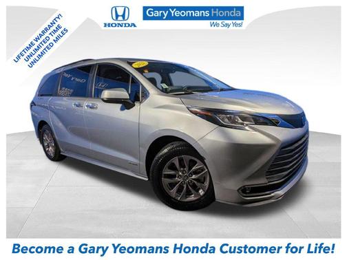 Celestial Silver Metallic 2021 Toyota Sienna XLE 8 Passenger