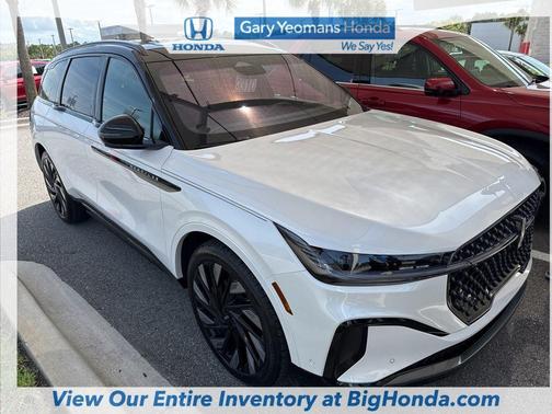 White Platinum Metallic Tri-Coat 2024 Lincoln Nautilus Reserve