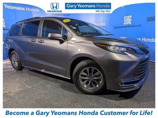 2023 Toyota Sienna XLE