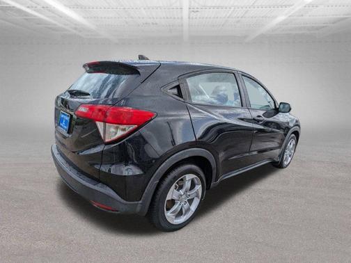 Crystal Black Pearl 2022 Honda HR-V LX