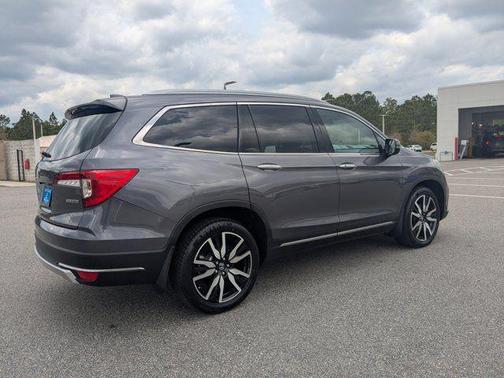 2022 Honda Pilot Touring 8-Passenger